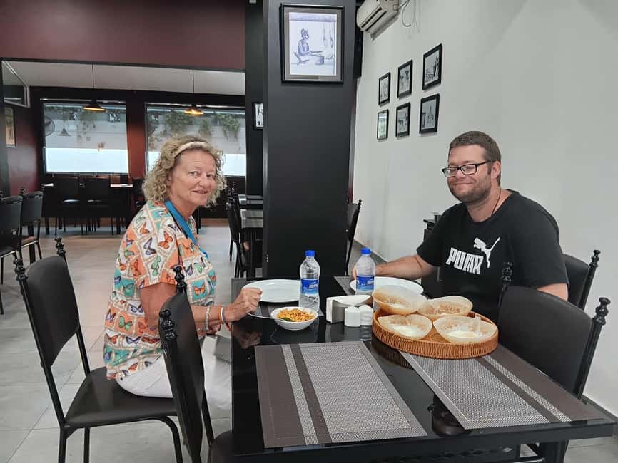 Colombo: Tastiest Local Food Tour by Tuk-Tuk Meals Included - Tea at Galle Face Green and Isso wade, the tour’s first flavor anchor