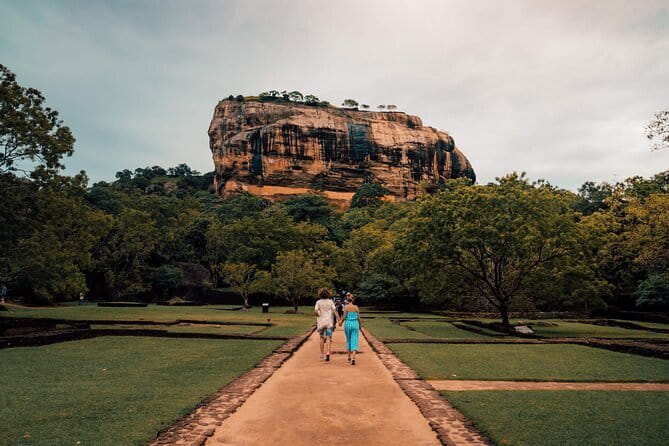 Colombo to Kandy Shuttle with Dambulla Sightseeing Tour - Pelvehera Cultural Village: local lunch plus a carbon neutral paddle boat pause