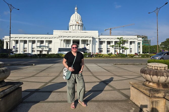 Colombo Tuk Tuk Adventure Explore Food & Culture - Cinnamon Gardens Pause: A Neighborhood Interlude