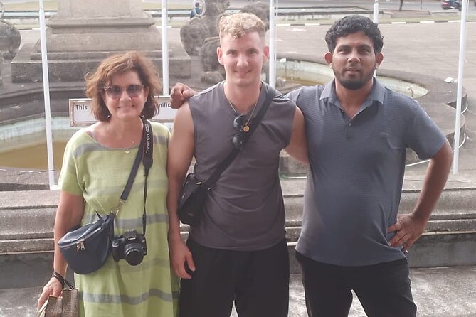 Colombo Tuk Tuk City Tour - Temples in Colombo: Gangaramaya, Kailawasanathan Kovil, and Seema Malakaya