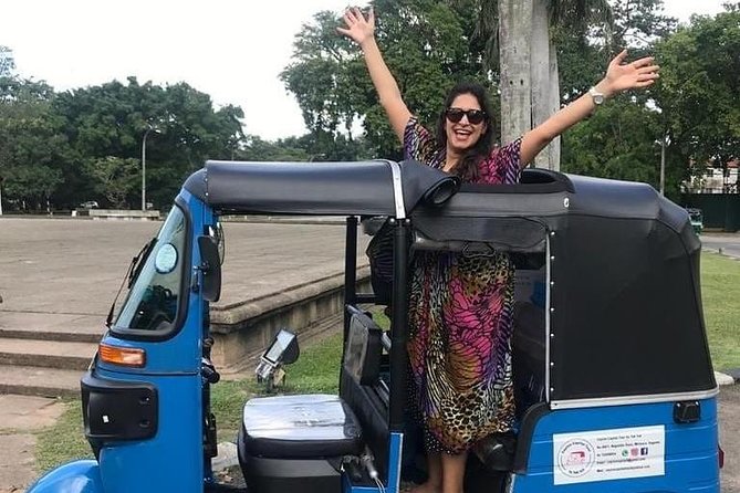 Colombo Tuk Tuk City Tour -Sightseeing Entry Fees & Food Included - Guides make or break this kind of tour