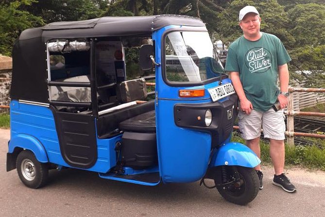 Colombo Tuk Tuk City Tour -Sightseeing Entry Fees & Food Included - Food and tea: what you can expect from the included meal