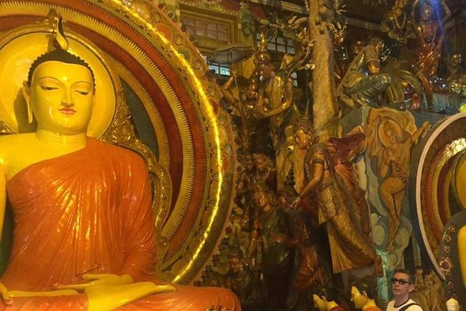 Colombo TUK TUK CITY Tours -Sightseeing Entry Fees - Sri Kathirvelautha and Gangarama Temple: where the time expands