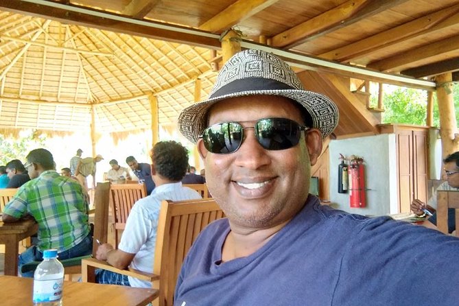 Colombo Walking Tour with Ajeet De Soyza - Stop by stop: Fort landmarks and the layers of Colombo
