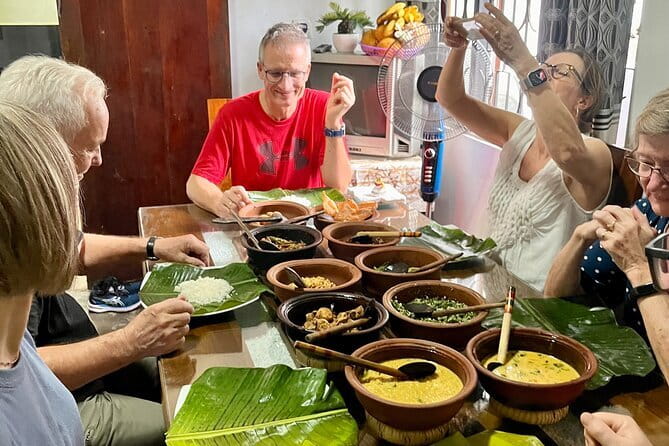 Cooking Class Sri Lanka with Locals - Step 1 in Colombo: picking ingredients in the local market