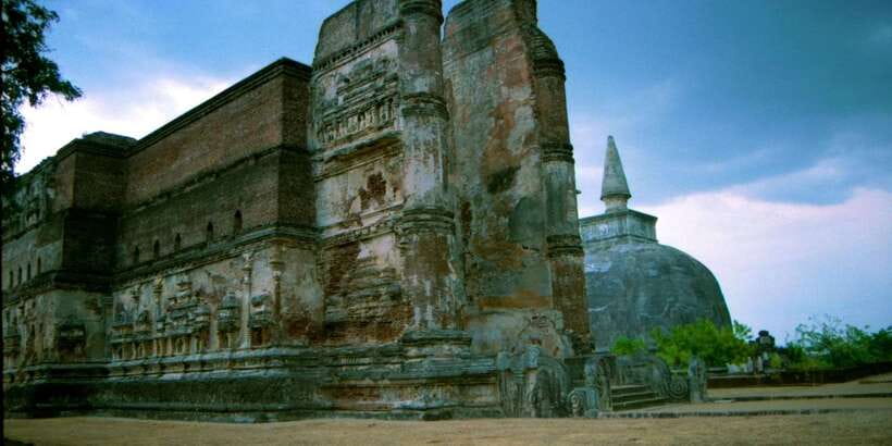 Day Trip to the Ancient Capital of Polonnaruwa From Colombo - Food, breaks, and how to handle the heat