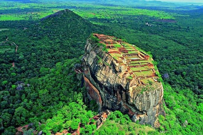 Full-Day Private Tour to Sigiriya and Dambulla - Packing and dress tips for cave temples and big climbs