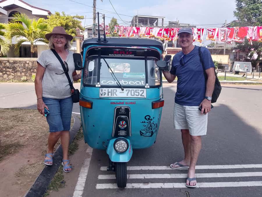 Negombo: Guided City Tour by Tuk Tuk with Hotel Pickup - Agurukaramulla Buddhist Temple: Big Buddha, Close Details
