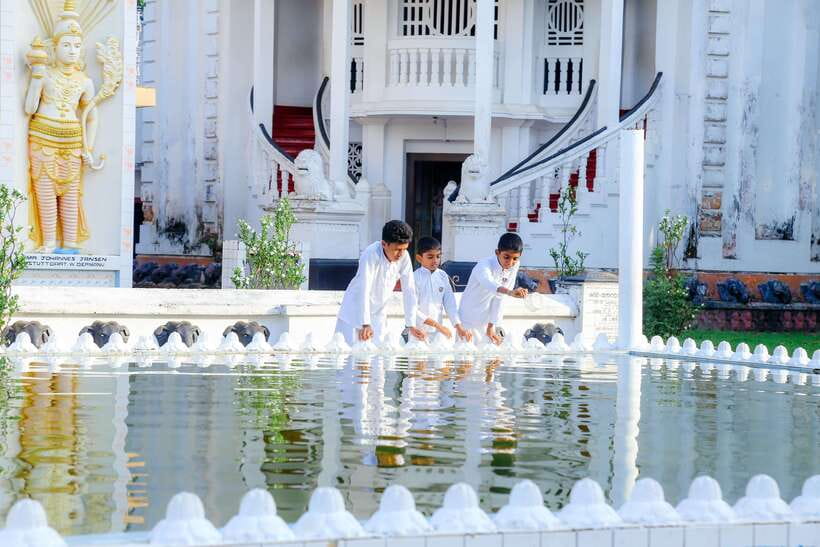 Negombo: Private Half-Day Tuk-Tuk Tour with Hotel Transfers - Angurukaramulla Temple and the short drive outside town