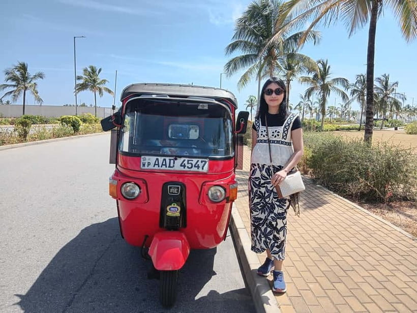 Personal Guided Colombo City Tour by Tuk Tuk - All Inclusive - Pettah and Floating Market areas: shopping streets, sensory overload, and guidance