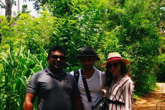 Pinnawala private day trip from colombo or negombo - Ape Gama Traditional Village: Quick Culture Before the Elephants
