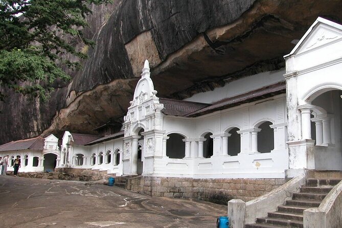 Private Sigiriya Day Tour and Authentic Sri Lankan Lunch Buffet - Oak Ray Woodcarving: a short stop with free admission and real buying power