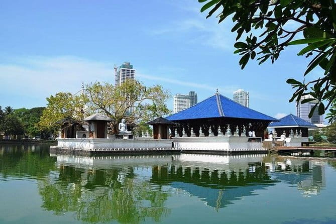 Private Tour of Colombo with Ajeet De Soyza - Pickup, Air-Conditioned Drive-By Touring, and the Real Value of $100