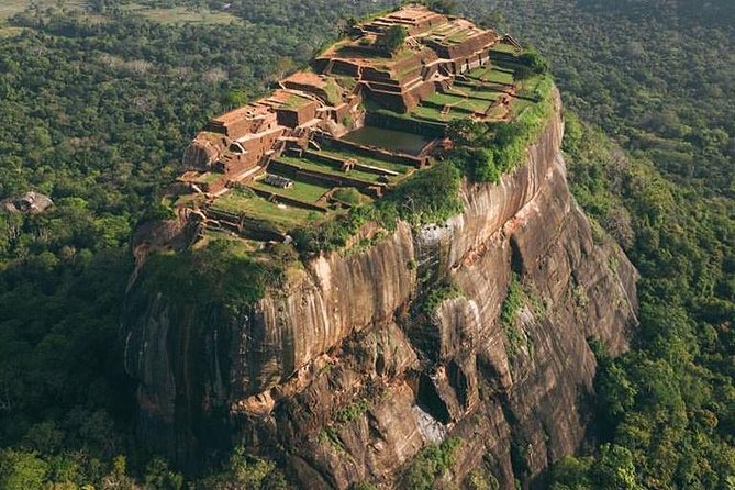 Sigiriya, Polonnaruwa & Dambulla "Trilogy" Day Tour from Colombo - Dambulla cave-temple stop: making the most of the 1-hour window