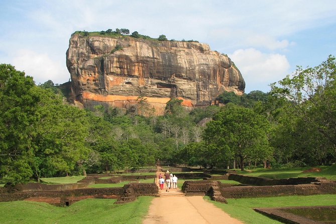 Sigiriya Rock and Dambulla Cave Temples from Negombo (All inclusive day tour) - Key things that make this tour work