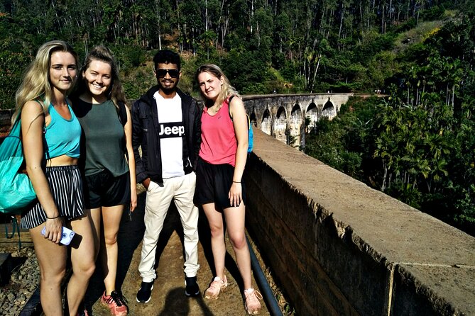 Sri Lanka Culture Tour - Kandy: Temple of the Tooth, city culture, and hill-town atmosphere