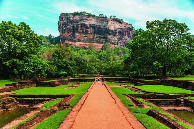 Sri Lanka Customize Multiple day tour packege - Day 3: Kandy’s Temple of the Sacred Tooth, gardens, and a cultural dance show