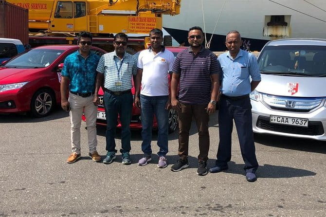Sri Lanka Driver's and Guide with Luxury Cars - Stop 2, Temple of the Sacred Tooth Relic in Kandy: Short Visit, Big Meaning