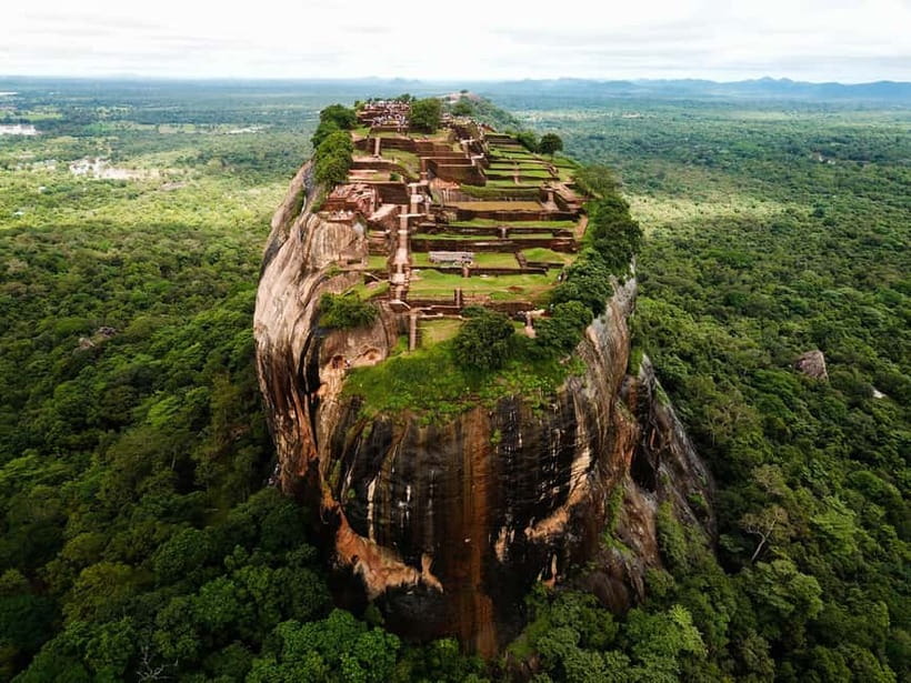 Sri Lanka Nature, culture, history and wildlife in 4 days - A 4-day plan that balances sacred sites, rails, safari, and water