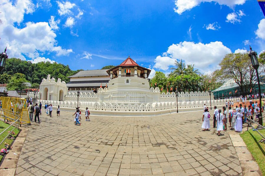 Sri Lanka Nature, culture, history and wildlife in 4 days - Day 4: Makandewa rainforest walk, Kitulgala whitewater rafting, and back to Colombo