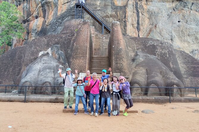 Sri Lanka Tour 06 Nights 07 Days with Hotels & Transport - Peradeniya gardens, a tea factory, and Kitulgala rafting