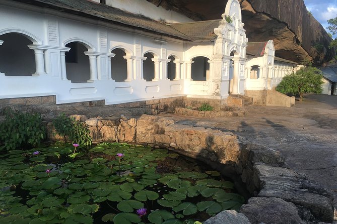 Sri Lanka Tour in 8 Days - Day 1: Airport Meet, Drive to Sigiriya, and Settling In