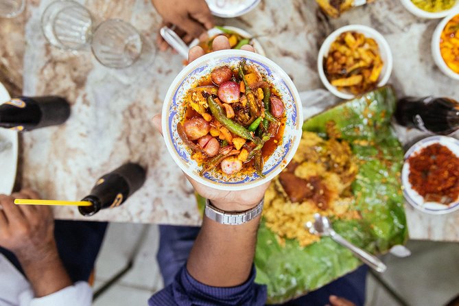 The 10 Tastings of Colombo With Locals: Private Street Food Tour - Pettah market time: milk tea, shopping vibes, and street food you might miss