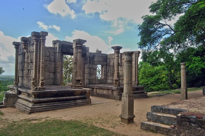 Three Ancient Kingdoms Tour | from Colombo - A 10-hour ancient-kingdom road trip from Colombo
