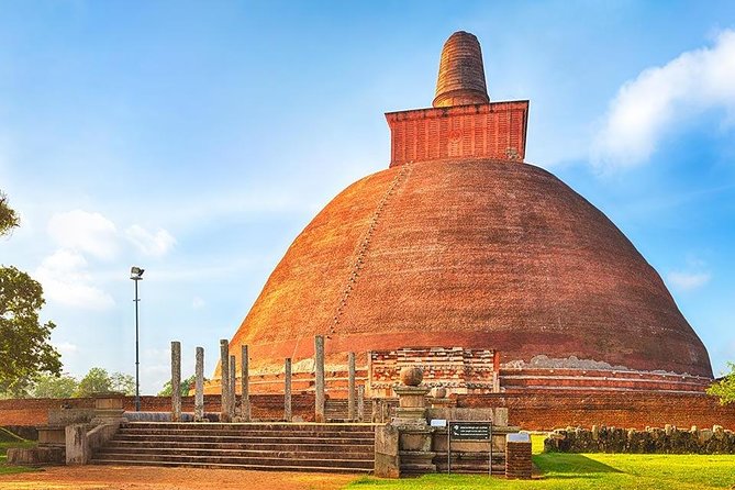Tour Packages in Sri Lanka - Most Popular Round Tour - All in One Tour - Minneriya Safari: The Elephant Corridor Moment