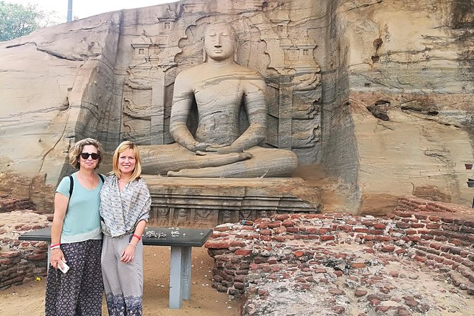 Tour Packages in Sri Lanka - Most Popular Round Tour - All in One Tour - Arthur’s Seat View, Botanical Gardens, Gems, Waterfalls, and Tea Country Basics