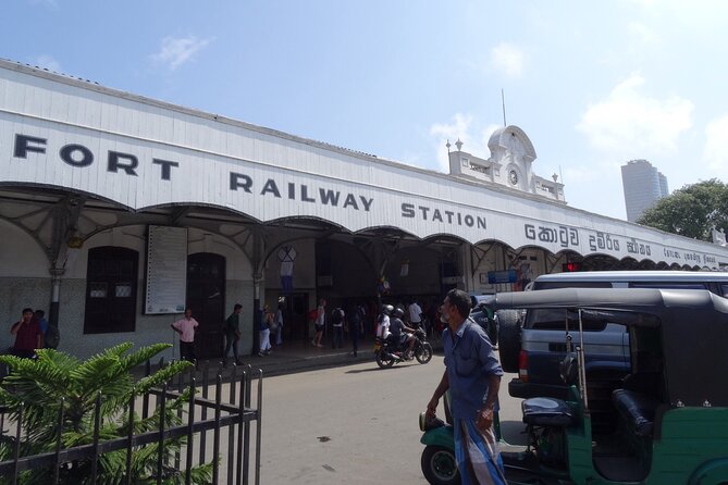 Train from Colombo to Kandy - Meeting point precision: finding Colombo Fort and starting smoothly