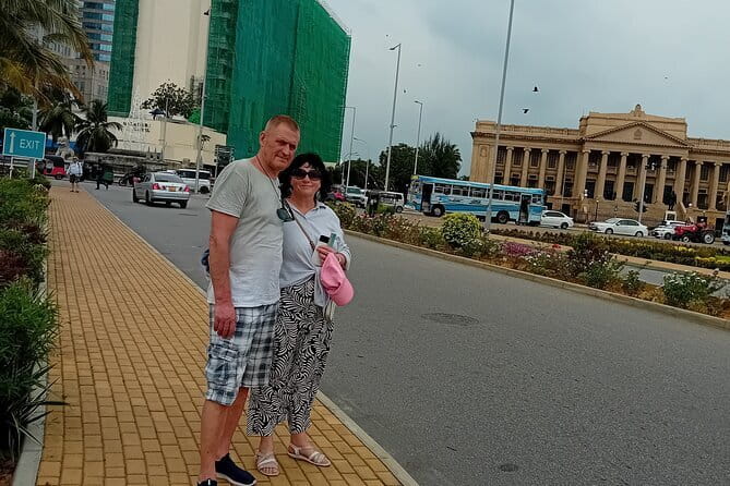 Tuk-Tuk City Tour Colombo SL - Gangaramaya Temple: the quick stop that still leaves a mark