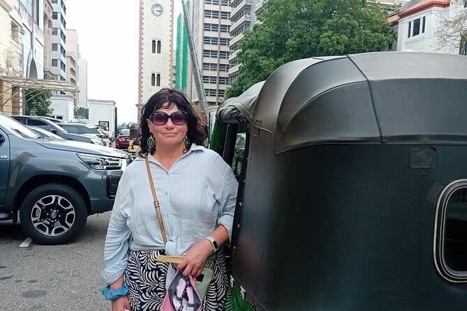 Tuk-Tuk City Tour Colombo SL - Jami Ul-Alfar Mosque to Lotus Tower: architecture and the big-city view