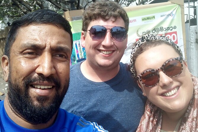 Tuk Tuk city tour is very cheap in colombo( All inclusive tour) - Viharamahadevi Park and Old Town Hall: City Life Meets Colonial-Era Buildings