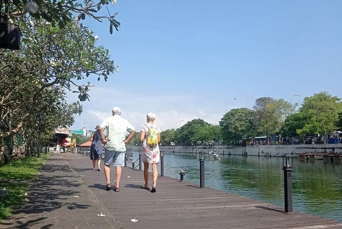 Tuk tuk colombo Sightseeing tour - Pettah Floating Market and Independence Memorial Hall