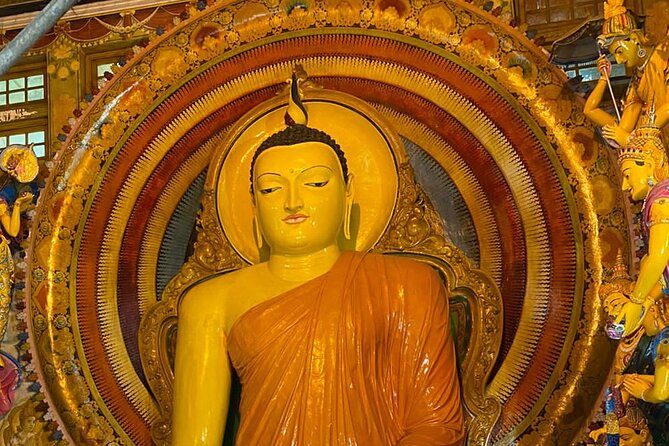 Tuk Tuk Private Safari Tour Exploring Sri Lanka's Capital Colombo - Gangaramaya Vihara Temple, Then the Red Mosque and Kotahena Hindu Temple