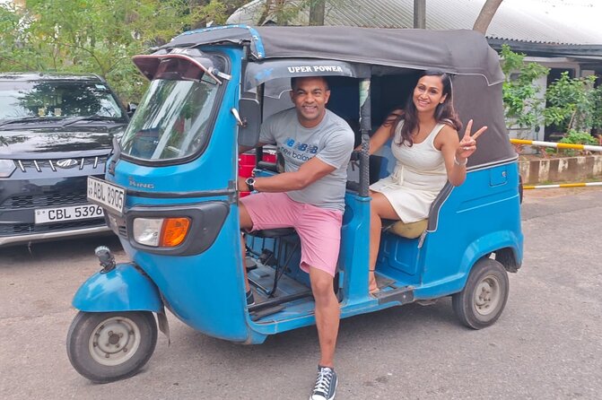 Tuk Tuk Private Tour Exploring Sri Lanka Capital of Colombo - Pettah essentials: Jami Ul-Alfar Mosque and the Floating Market
