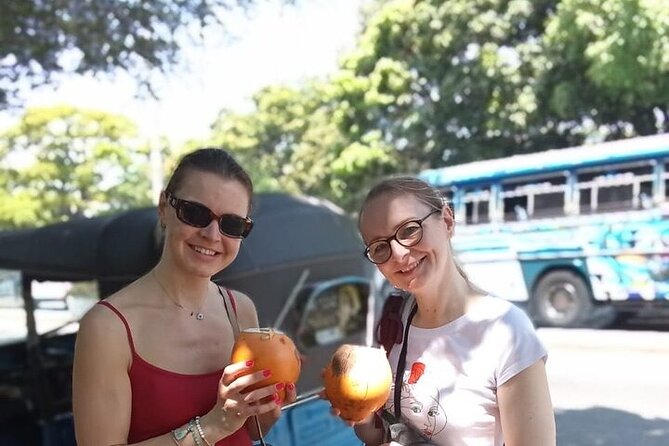 Tuk Tuk Private Tour Exploring Sri Lanka Capital of Colombo - Meeting point and pickup: where the day starts clean