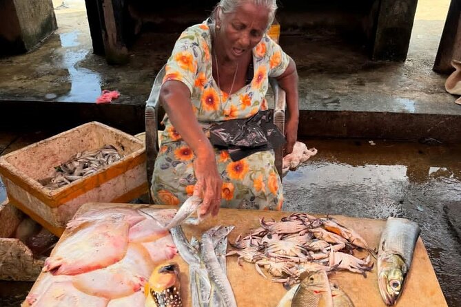 Visit Negombo by Scooty - All Inclusive - Dutch Fort and St. Mary’s Church: Colonial power meets Christian streets